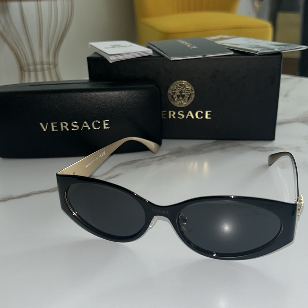 🔥Versace Black Designer All Metal Sunglasses with Gold Frames🔥